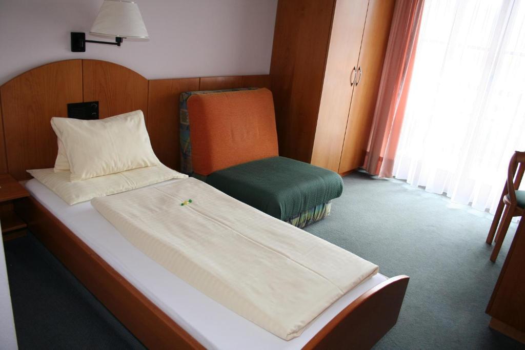 Hotel Edlingerwirt - Sauna & Golfsimulator Inklusive Spittal an der Drau Room photo